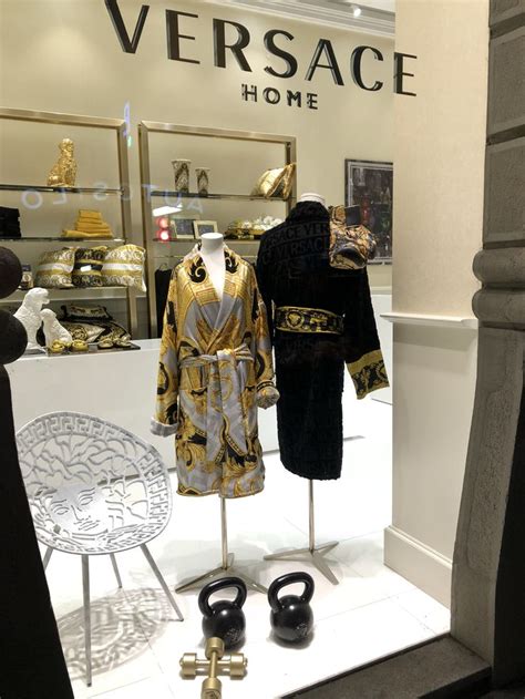 versace milano via borgospesso|VERSACE .